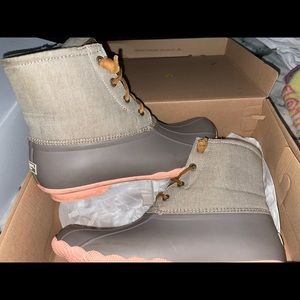 Sperrys in good condition